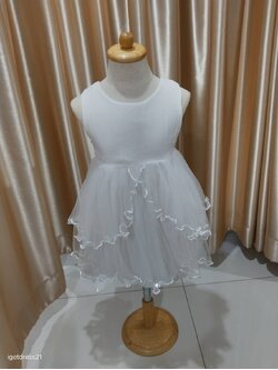 ชุดเด็กสีขาวแขนกุดกระโปรงมุ้ง