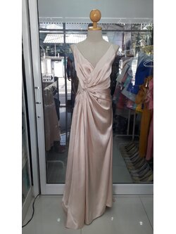 (PRE-LOVED) ยาวครีมสายเดี่ยวไขว้เอว(M) มือ2