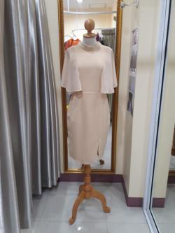 ชุดราตรีสี้นสีครีมมีแขน(M) มือ2