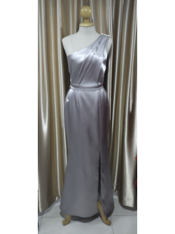 (PRE-LOVED) ชุดยาวไหล่เบี่ยงมีมุก สีเทา ไซส์S มือ2