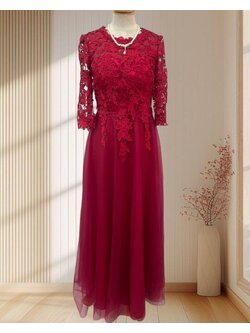 (PRE-LOVED) ราตรียาวสีแดงมีแขน อกลูกไม้ กระโปรงผ้ามุ้ง (S) มือ2