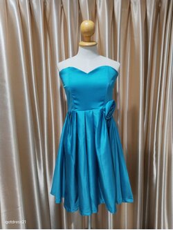 (PRE-LOVED) เกาะอกสั้นสีฟ้า เอวดอกไม้