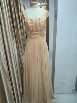 (PRE-LOVED)ราตรียาวสีครีม (S) มือ2