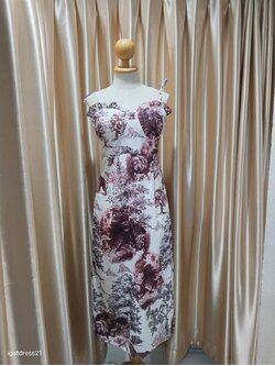 ชุดเดรสยาวสีขาวลายแดงผูกไหล่ S