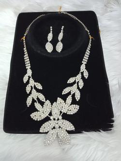 เซ็ตสร้อยเพชร