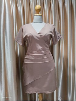 ชุดเดรสสั้นมีแขนคอวีตีเกล็ดหน้าสีน้ำตาล XL