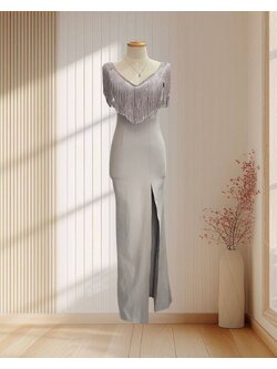 (PRE-LOVED) ราตรียาวสีเทา ผ้ารัดรูป แต่งเชือกพู่รอบอก สไตล์ตะวันตก ไซส์ S