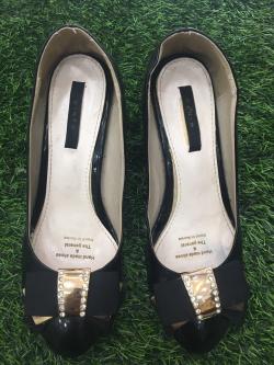 รองเท้าสีดำ 37.5