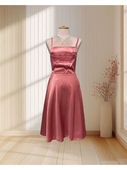 ราตรีสั้นสายเดี่ยวอกจับจีบกระโปหรงบาน S