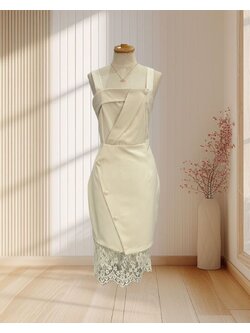 ( PRE-LOVED ) ราตรีสั้นสีครีม สายเดี่ยว แต่งกระดุม กระโปรงชายผ้าลูกไม้ ไซส์ L