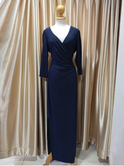 (PRE-LOVED) ชุดราตรียาวสีกรมแขนยาวผ้าเด้ง L