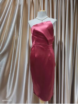 (PRE-LOVED) ชุดราตรีสั้นเกาะอกสีเเดง (M)