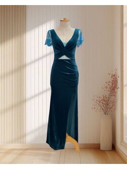 ราตรียาวสีฟ้าน้ำทะเล ผ้ากำมะหยี่รัดรูป แต่งเพชรที่แขน ไซส์ M