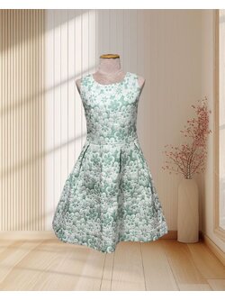 (PRE-LOVED) เดรสสั้นสีเขียว แขนกุด ปักบุลายดอกไม้ ไซส์ M