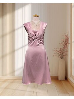 (PRE-LOVED) ราตรีสั้นสีชมพู สายเดี่ยวใหญ่ จีบอก ไซส์ M