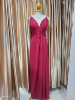 (PRE-LOVED) ชุดราตรียาวสายเดี่ยวสีแดง ด้านหลังลูกไม้ L