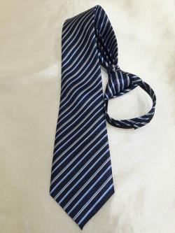 เนคไทสีน้ำเงินลายขาวฟ้าผ้าเงาเเบบสำเร็จรูป