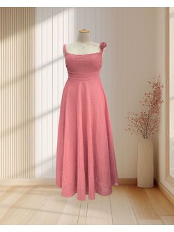 ราตรียาวสีชมพู ผ้าสกลิตเตอร์ สายเดี่ยวแต้งดอกไม้ ไซส์ L