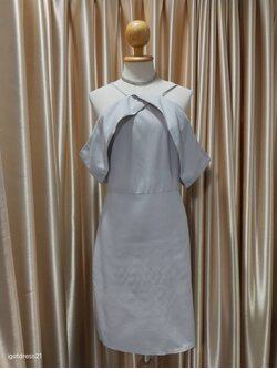 (PRE-LOVED) ชุดราตรีสั้นสายเดี่ยวปิดแขนสีเทา L
