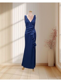 (PRE-LOVED) ราตรียาวสีน้ำเงิน แขนกุด เว้าหลังแต่งระบายหน้านาง ไซส์ M