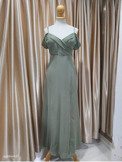 (PRE-LOVED) ชุดราตรียาวชีฟองสีเขียวมัทชะ โอบแขน M