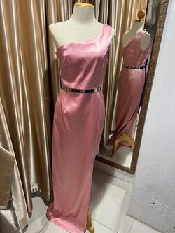 ราตรียาวบ่าเฉียงผ้าวาเลนติโน่+เข็มขัดโบว์ S