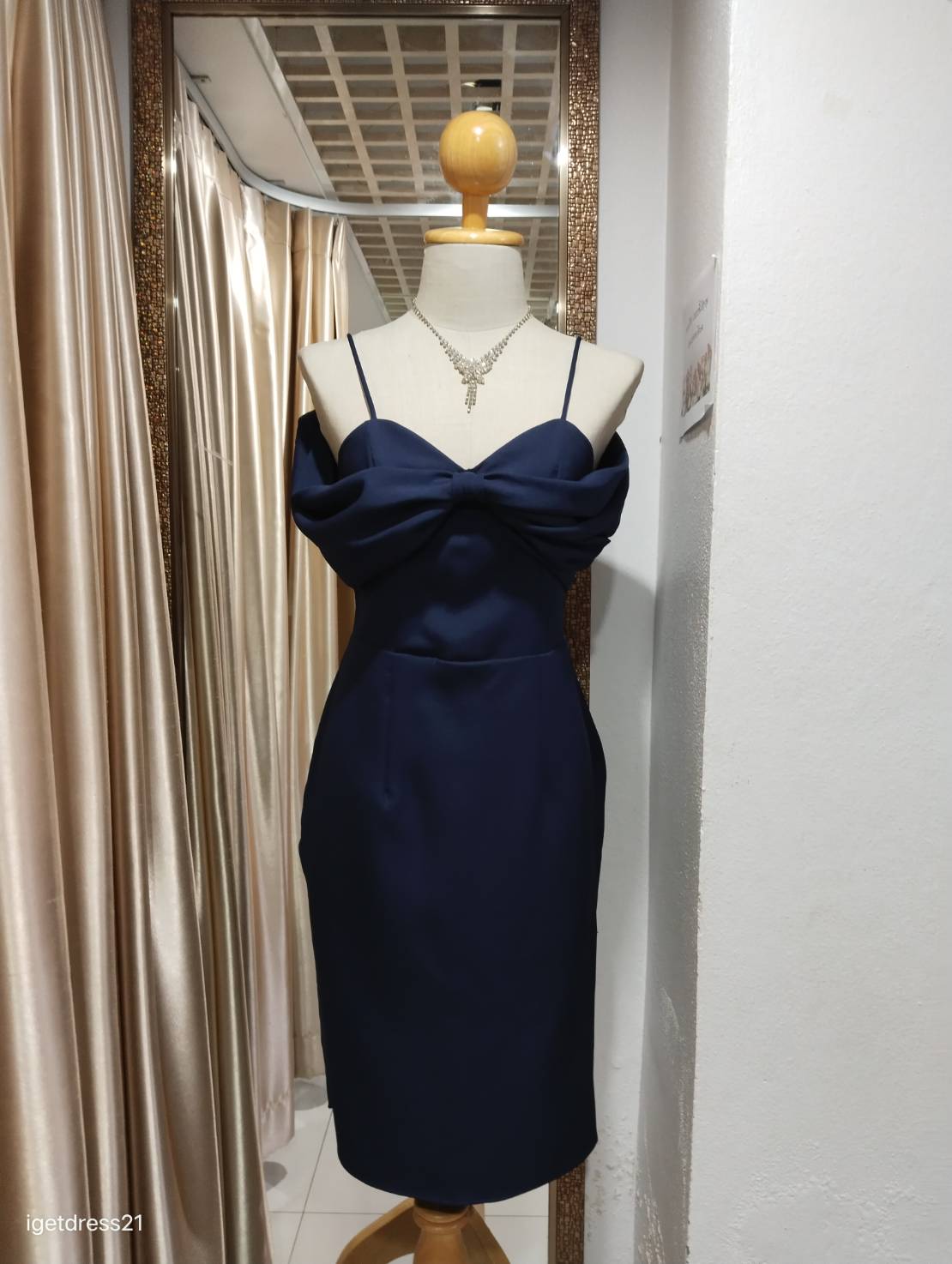 ราตรีสั้นสีกรมสายเดี่ยวรวบโบว์2ชั้น อ้อมแขนผ้าบาบี้ XL