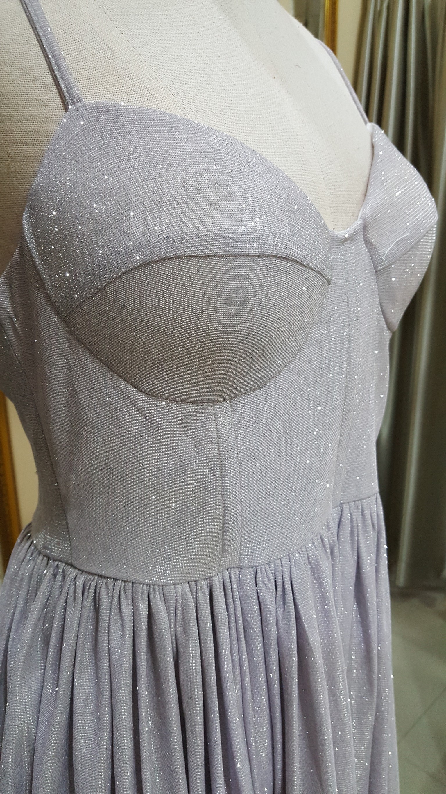 (PRE-LOVED) ชุดราตรียาวสีเทาสายเดี่ยวGlitter(S)