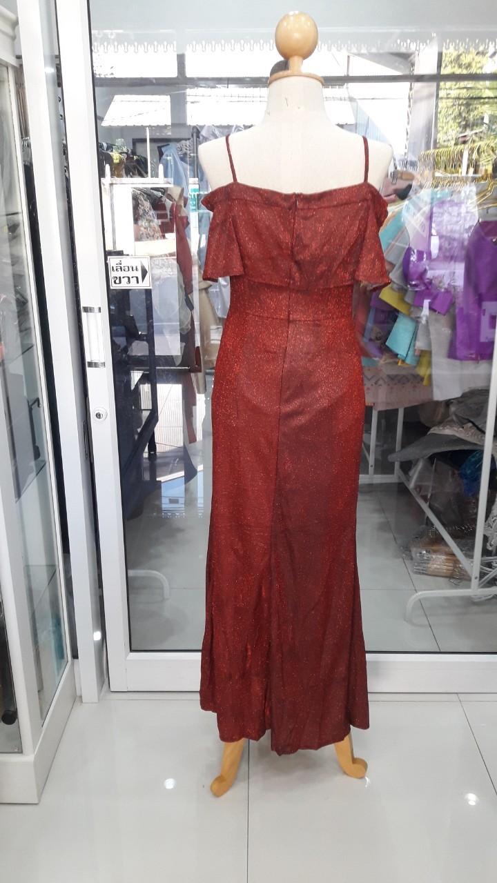 (PRE-LOVED) ยาวแดงกลิตเตอร์ปาดไหล่ (M)