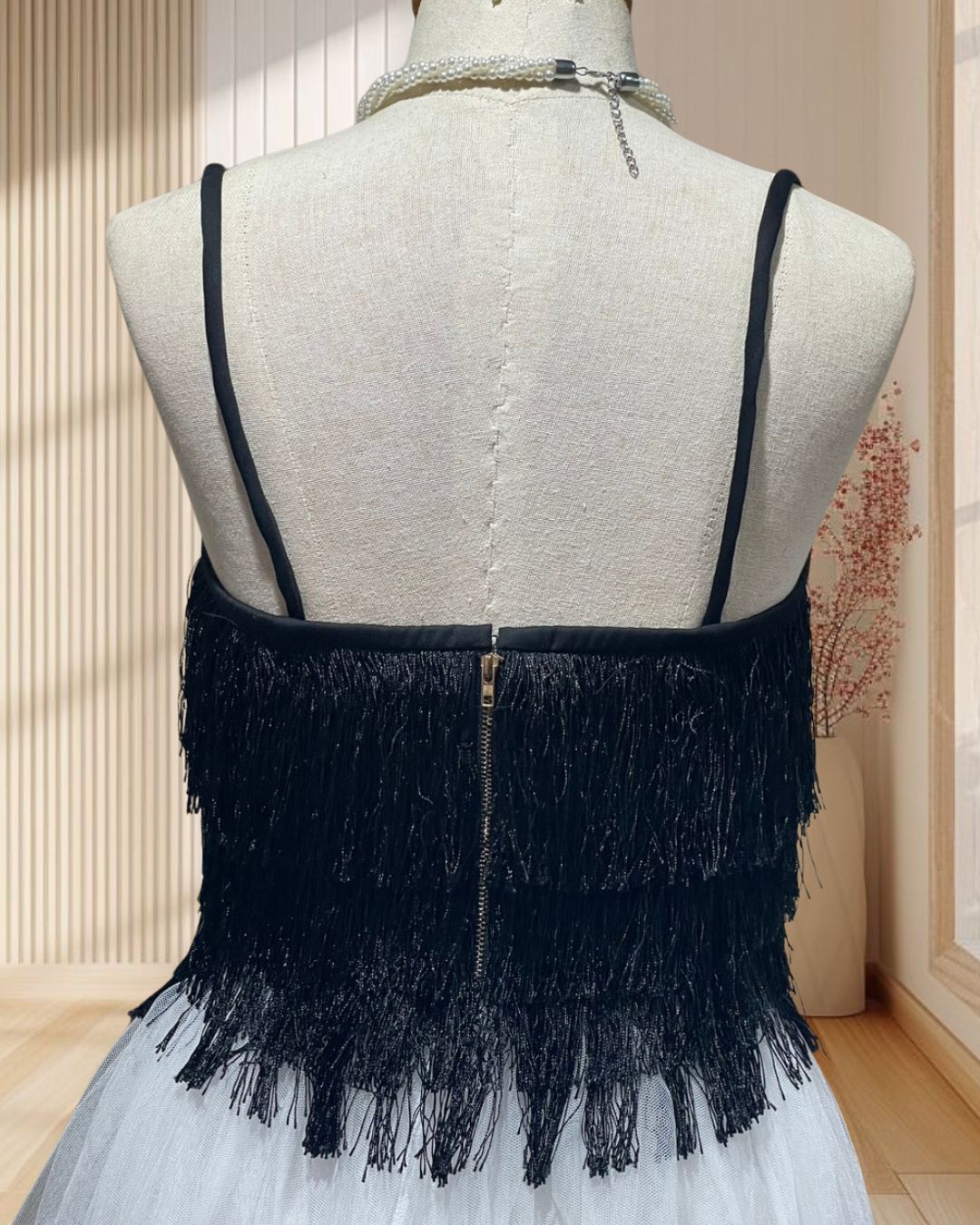 (PRE-LOVED) เสื้อครอปสีดำ สายเดี่ยว ไซส์ S (เฉพาะเสื้อ)