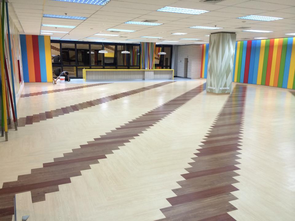 กระเบื้องยางลายไม้ ปูสลับสองสี