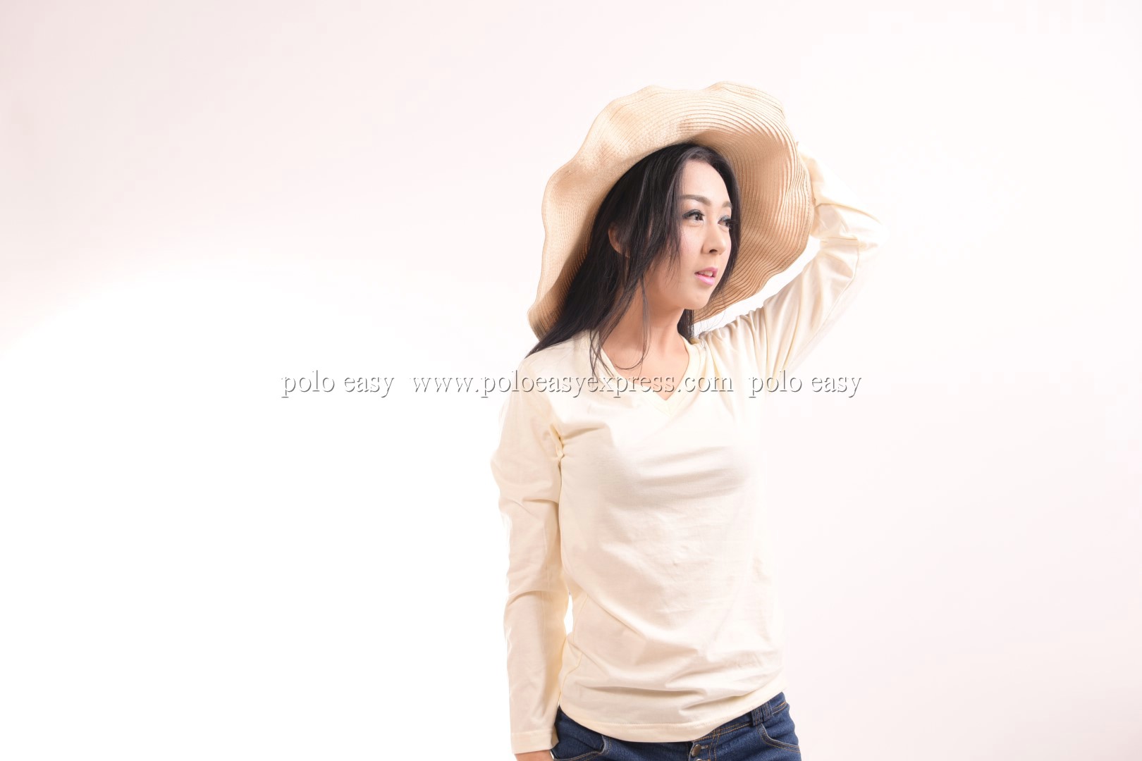 เสื้อยืด สีครีม คอวี แขนยาว Size L