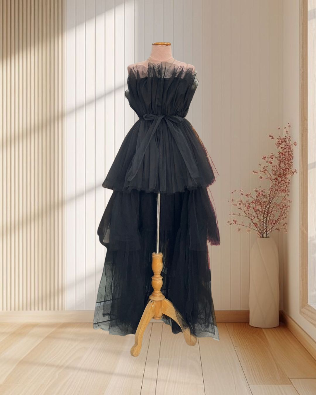 (PRE-LOVED) ราตรีสั้นสีดำ ผ้ามุ้งกระโปรงหน้าสั้น หลังยาว ไซส์ S