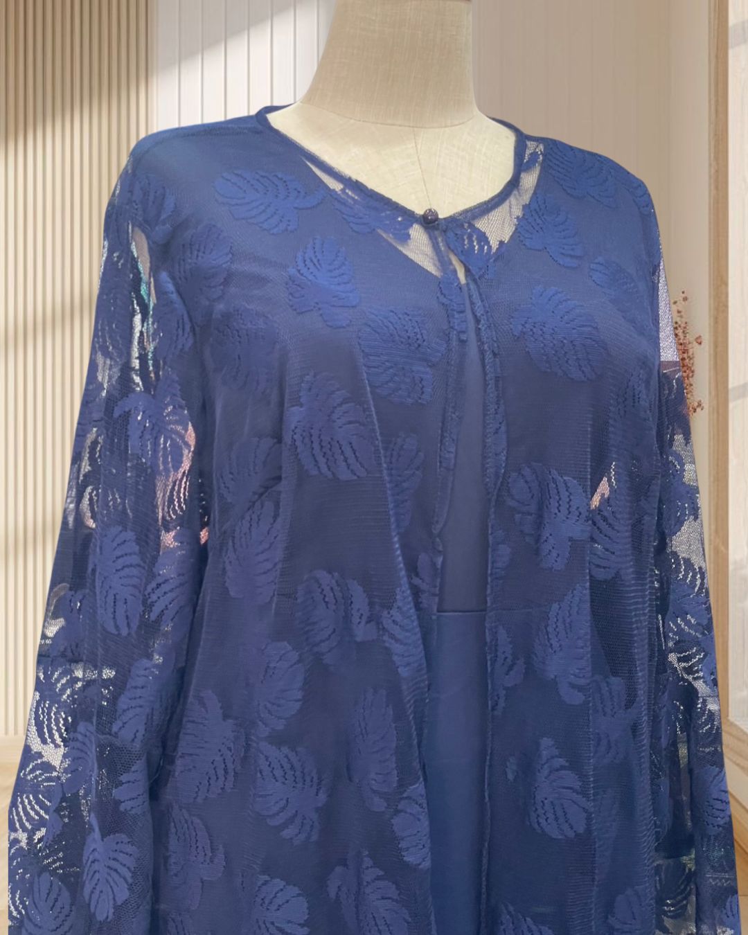 (PRE-LOVED) ราตรียาวสีกรม กระโปรงผ้ามุ้ง พร้อมเสื้อคลุมผ้าลูกไม้ ไซส์ 12XL