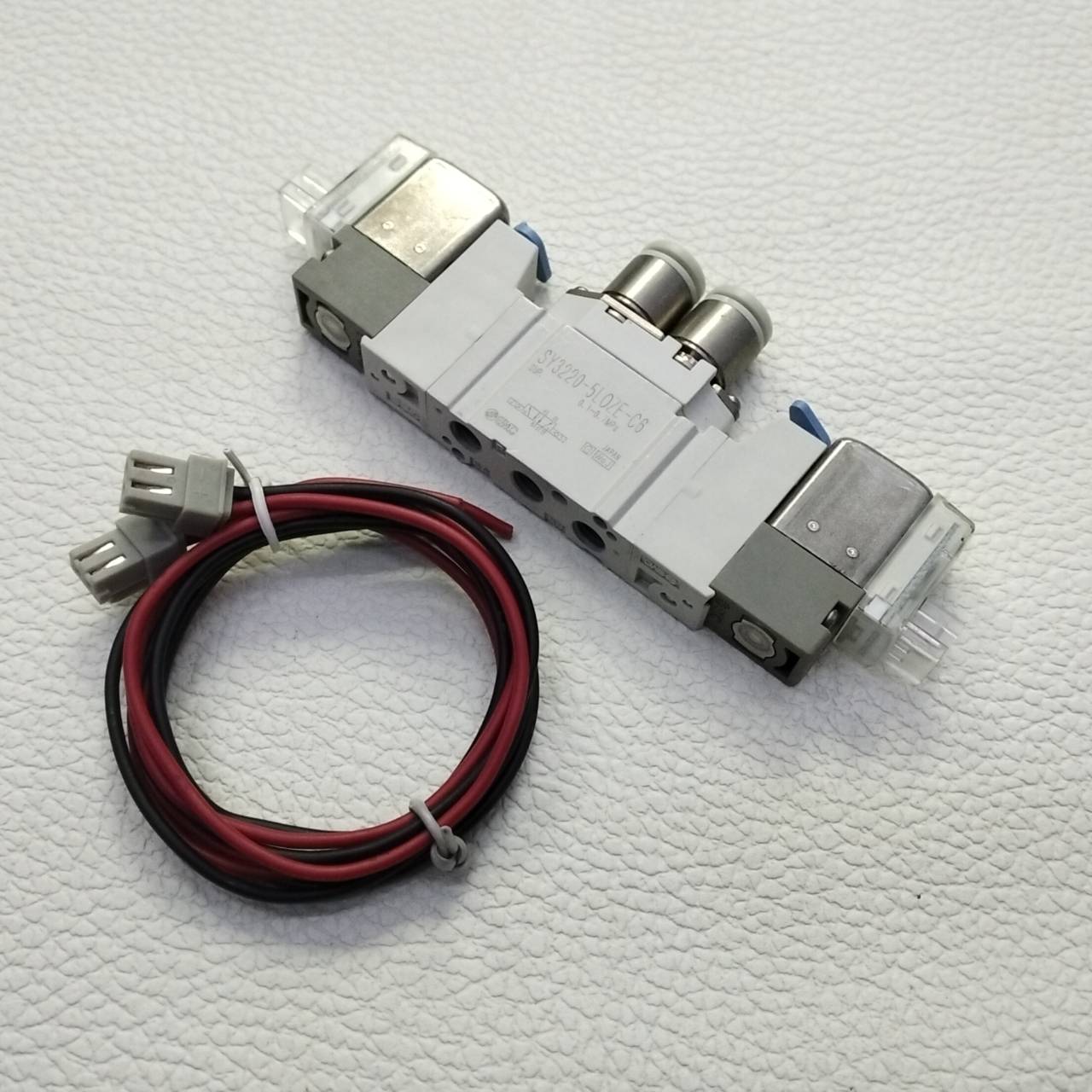 Solenoid Valve SMC รุ่น SY3220-5LOZE-C6, 5/2, 2-Position double, Coil 24Vdc