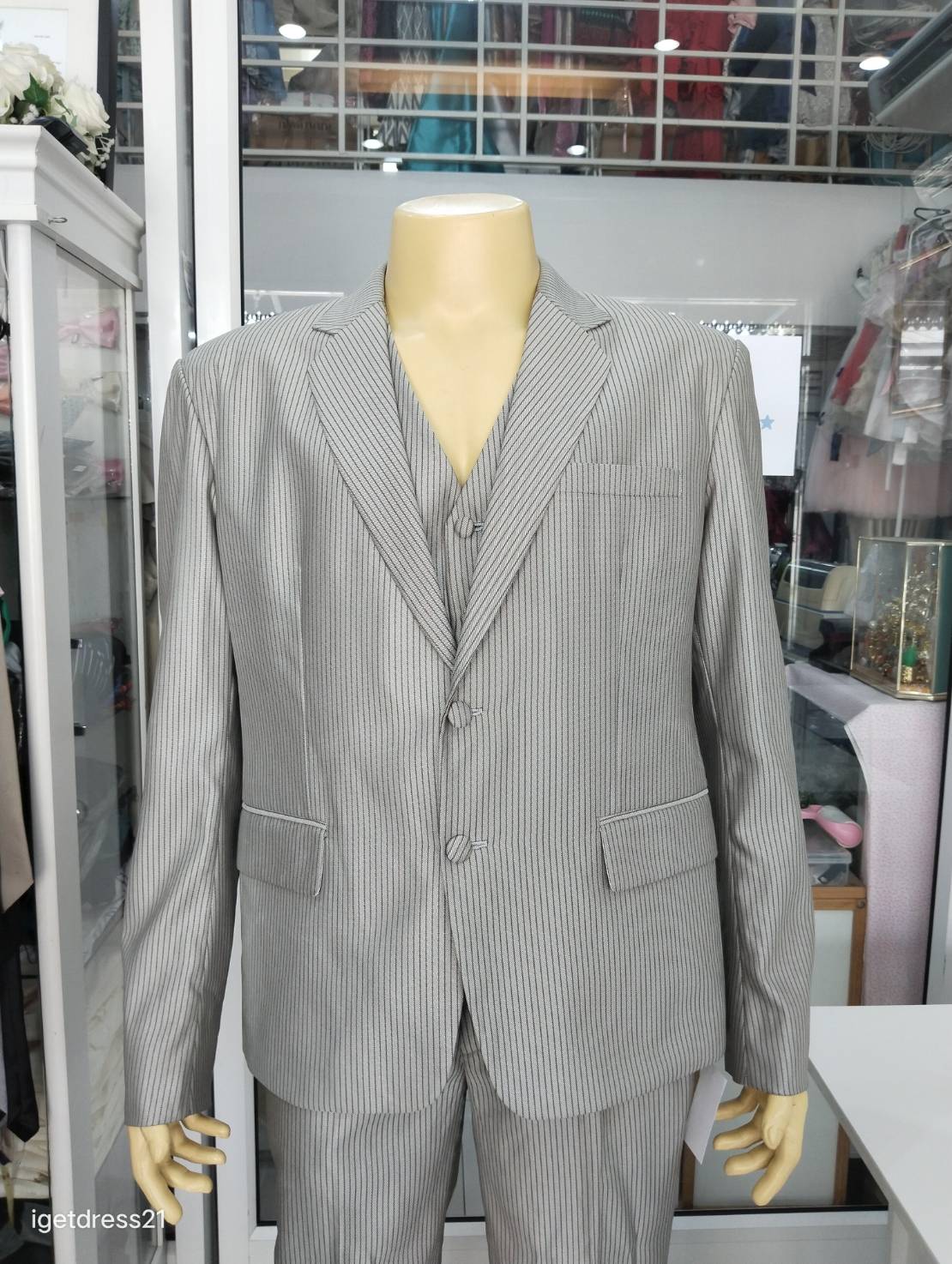 ชุดสูทสีเทาลายทาง XL (AU)