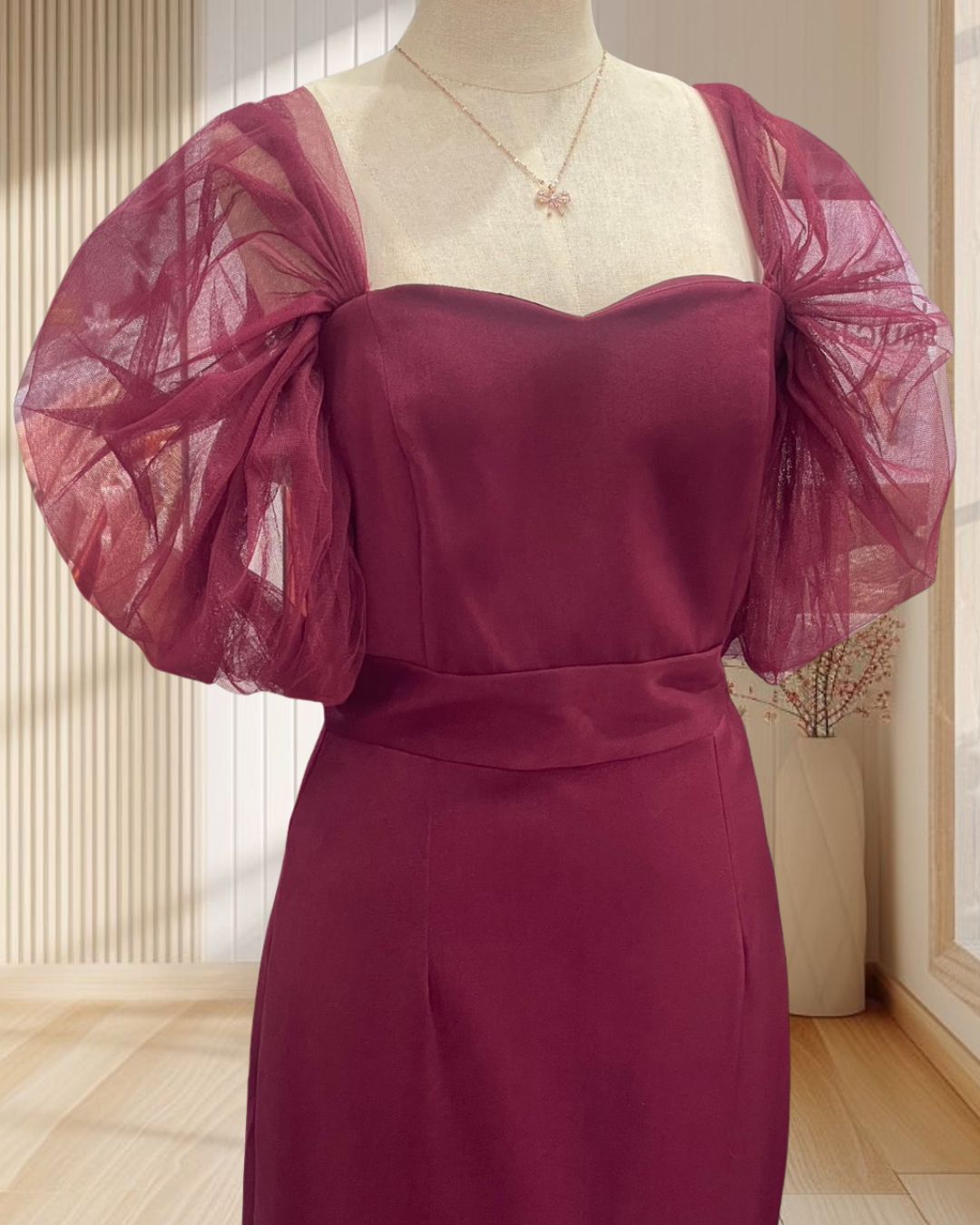 (PRE-LOVED) ราตรีสั้นสีแดง เกาะอก ผ้าเปเป้ แต่งแขนมุ้งคลุมไหล่ ไซส์ S