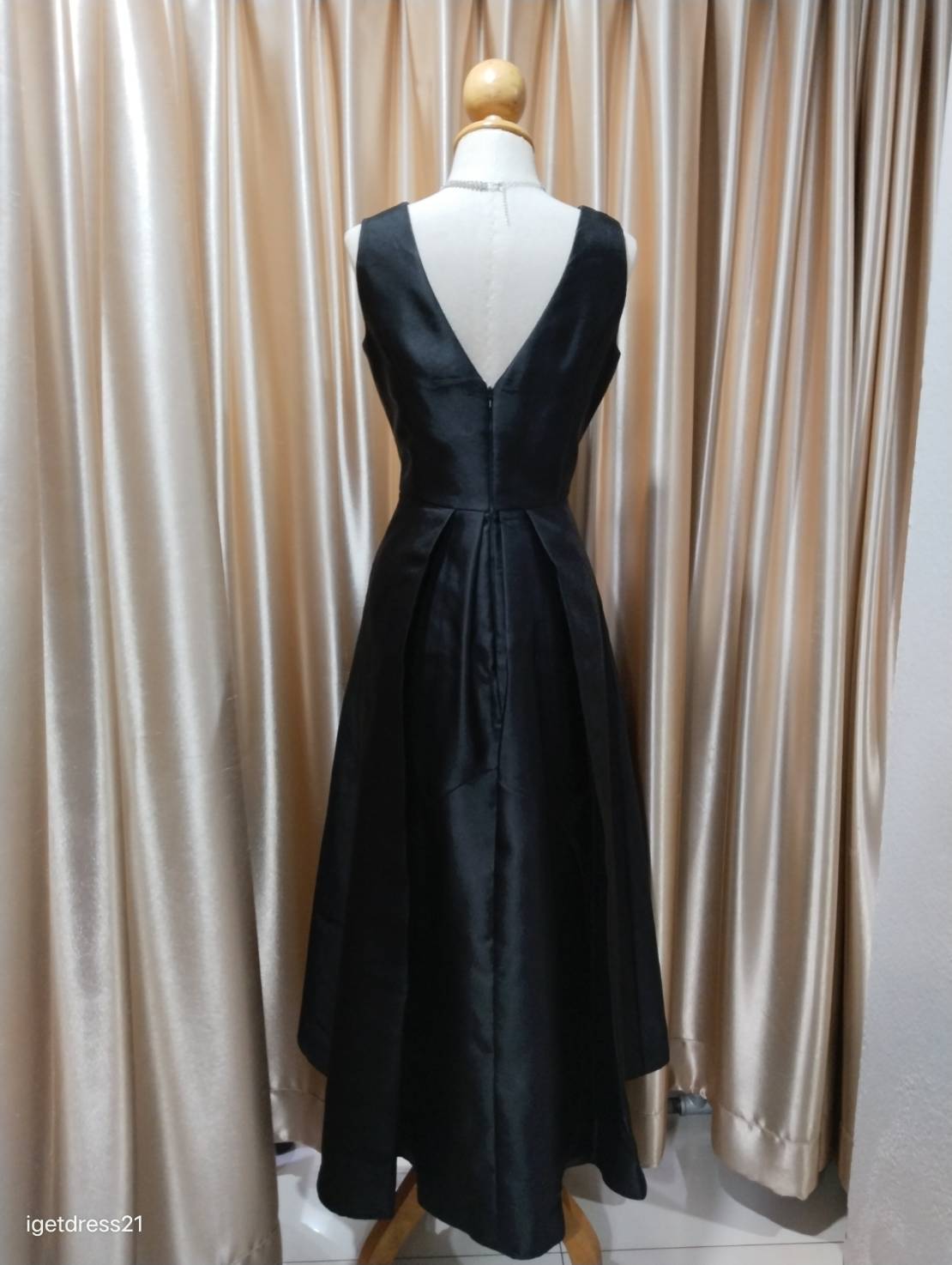 (PRE-LOVED) ชุดราตรียาวแขนกุดสีดำ M