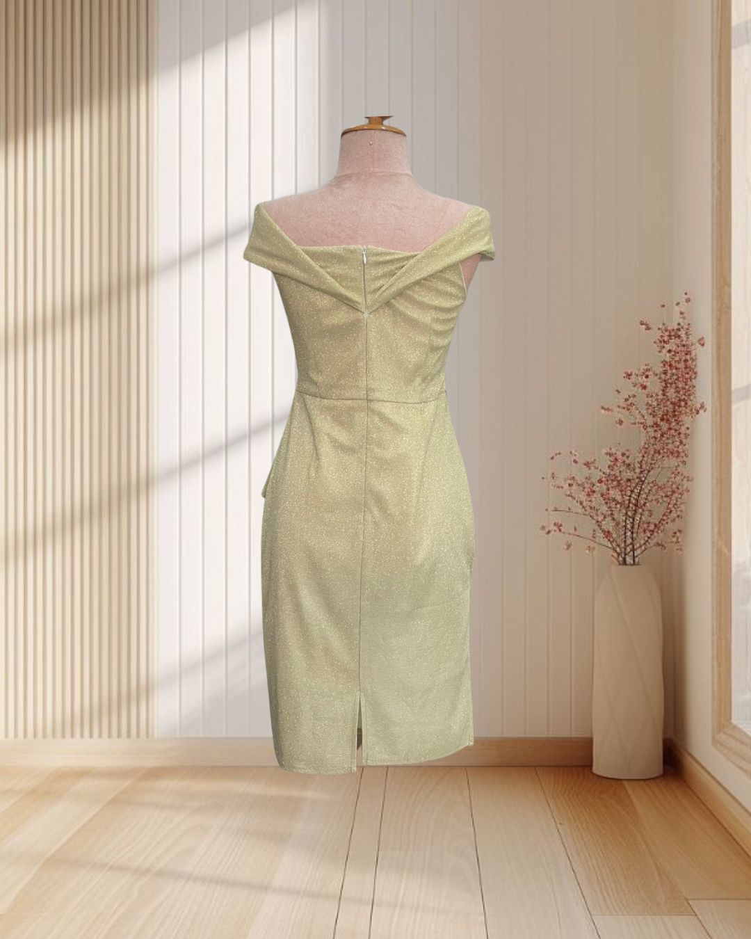 (PRE-LOVED) ราตีสั้นสีทอง ปาดไหล่ กลิตเตอร์ เอวระบาย ไซส์ S