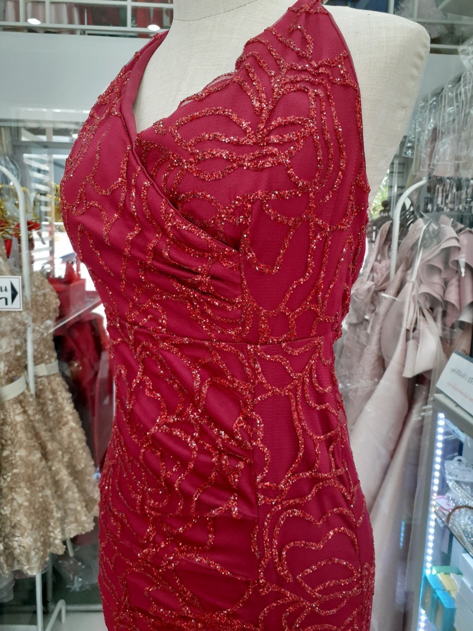 (PRE-LOVED) ชุดราตรียาวสีแดงเชือกคล้องคอgliter(S)