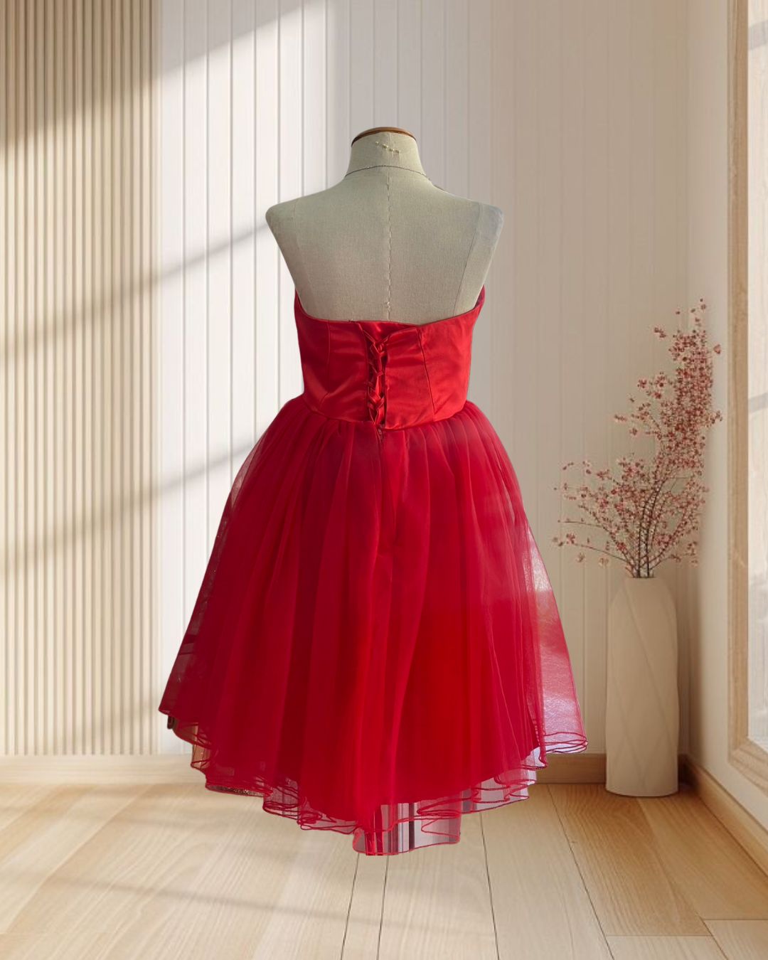 (PRE-LOVED)ราตรีสั้นสีแดง เกาะอก แต่งอกโบว์ กระโปรงฟู ไซส์ L
