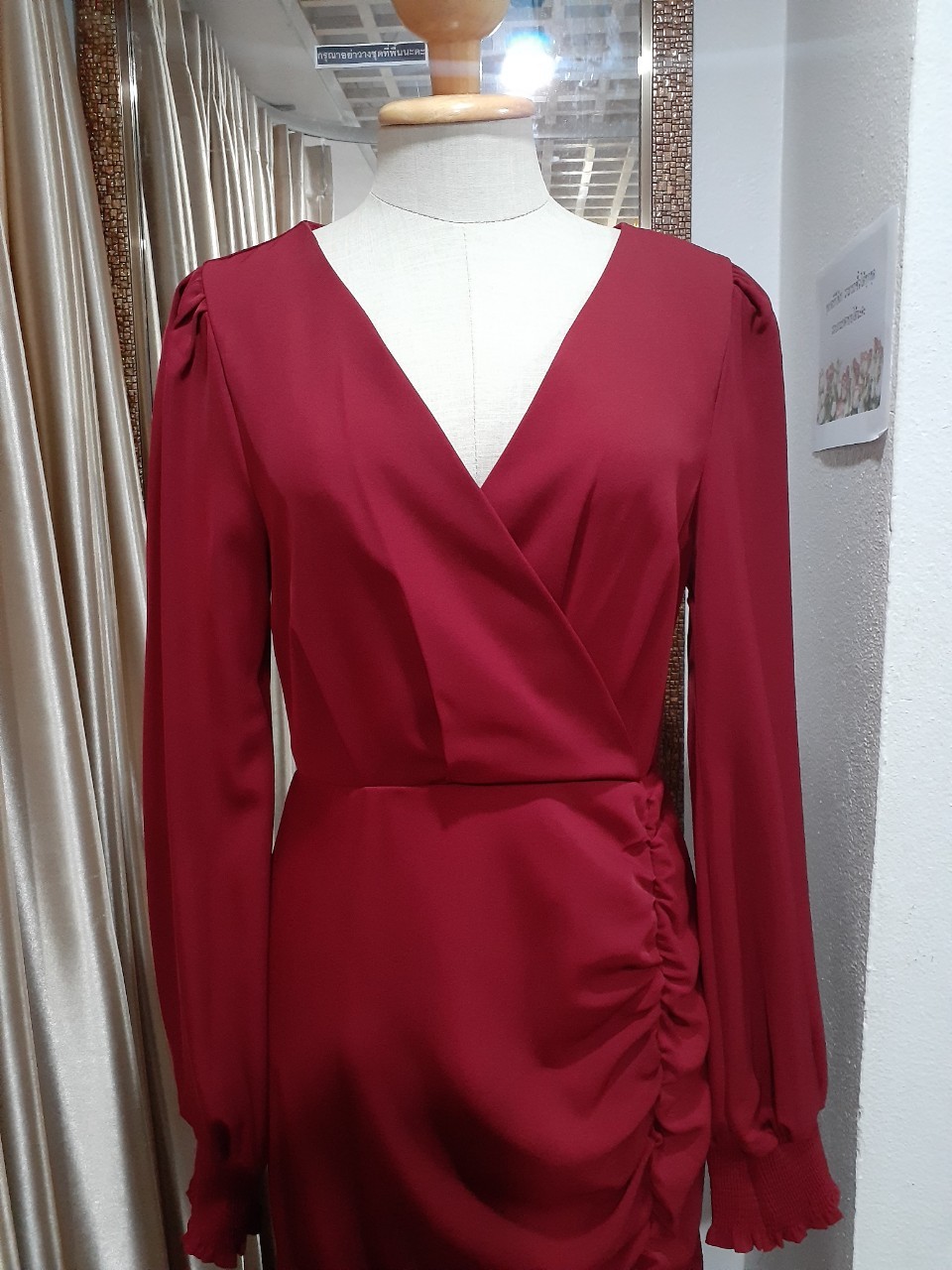 (PRE-LOVED) ราตรีสั้นสีแดงแขนยาว (S)