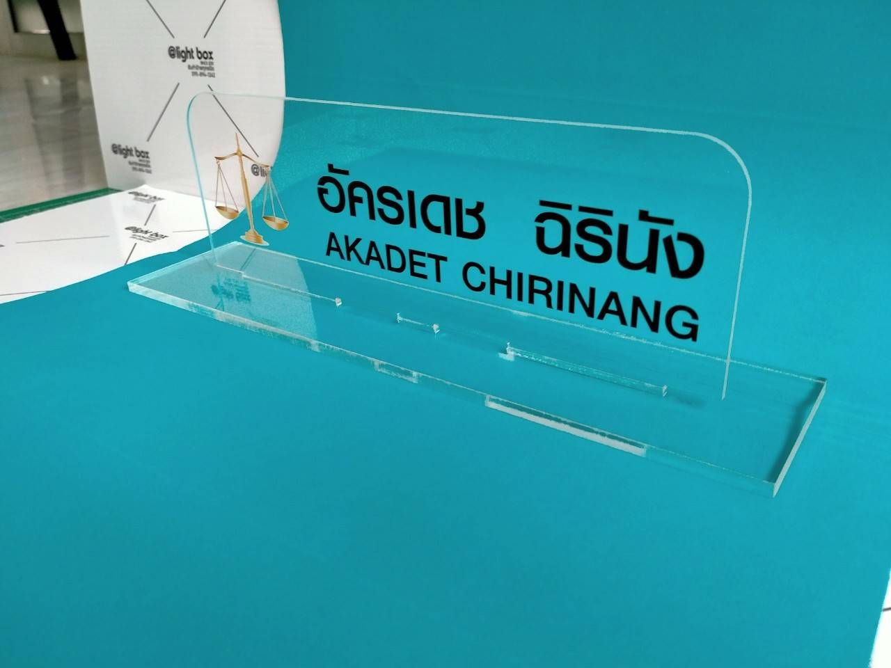 งานพิมพ์สกรีนบนอะคริลิคใสแผ่นเรียบ