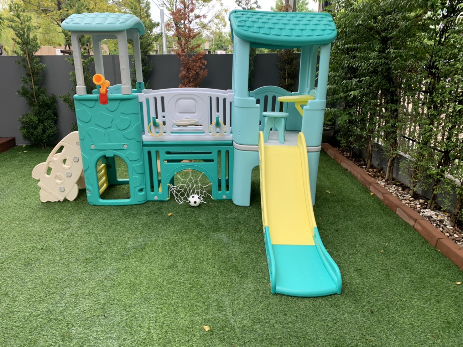 บ้านน้อนสองชั้นบันไดจรวด