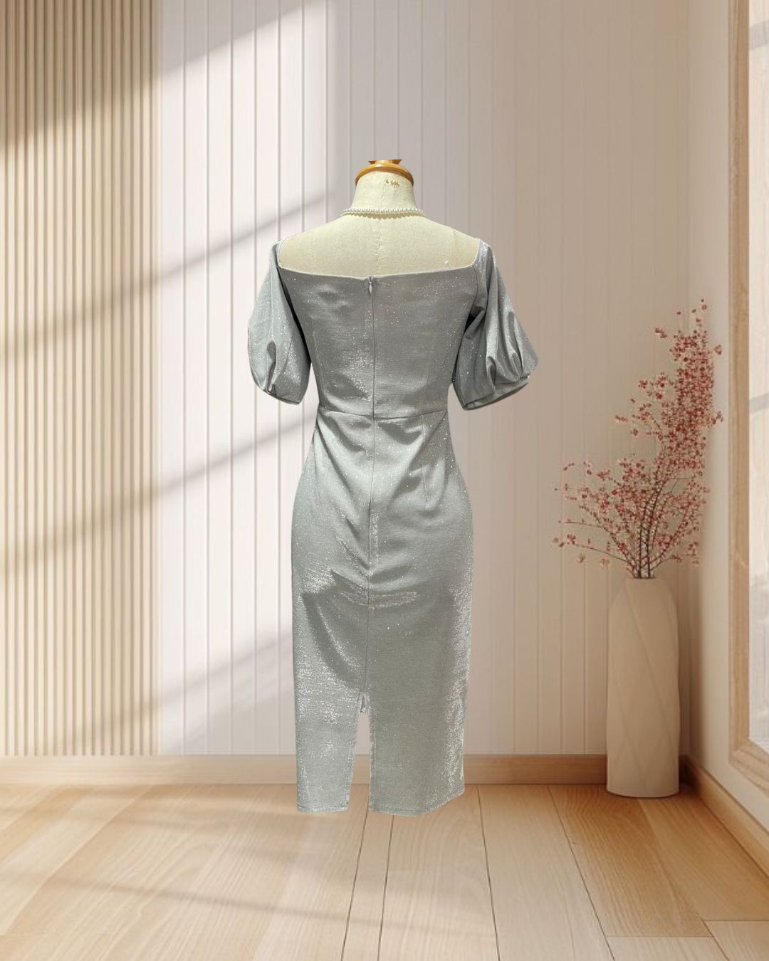 (PRE-LOVED) ชุดสั้นสีเงินกลิตเตอร์ แขนพอง +โบว์ (M) มือ2