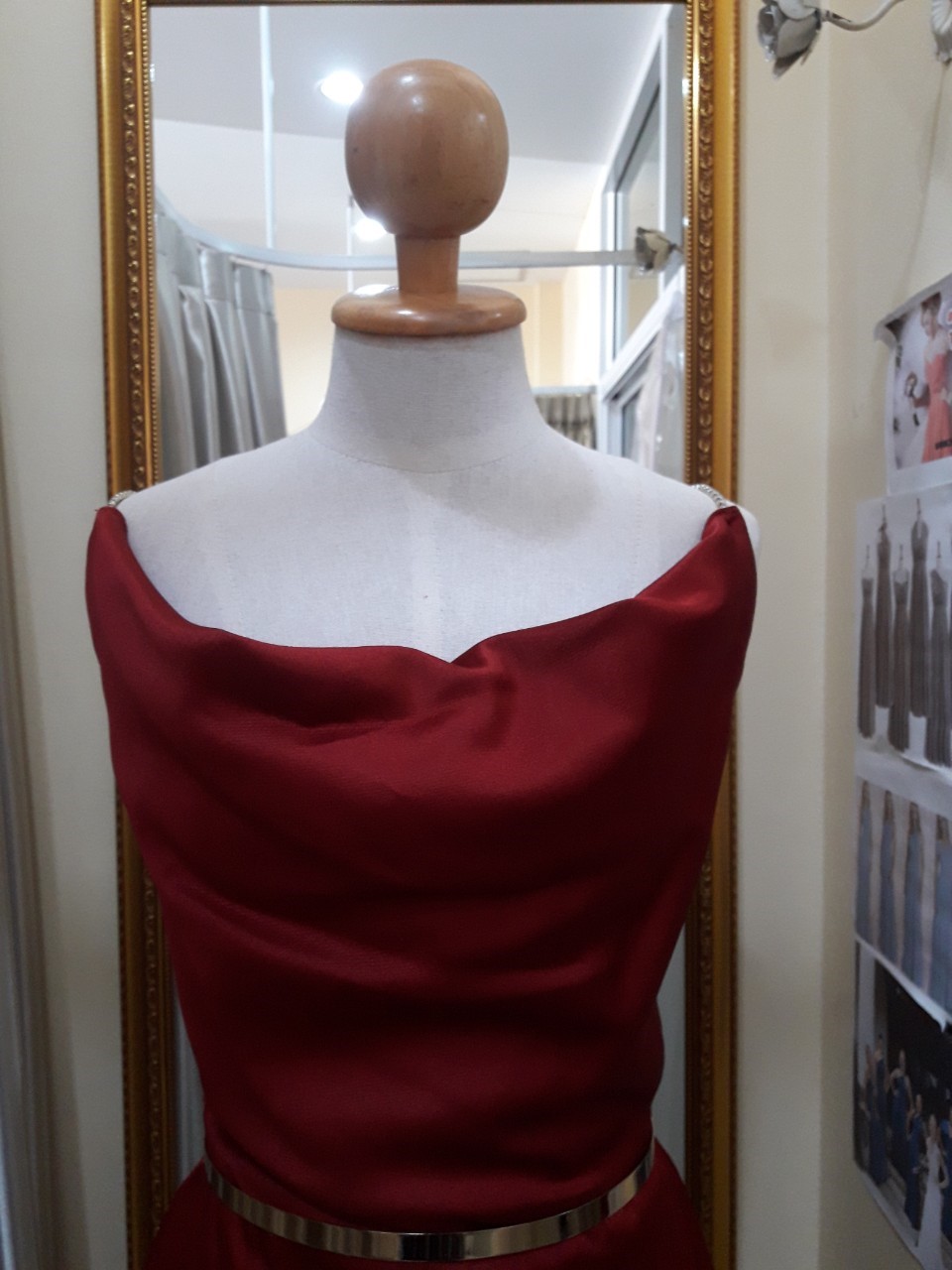 (PRE-LOVED) ชุดราตรียาวสีแดงสายเดี่ยวเพชร(S)