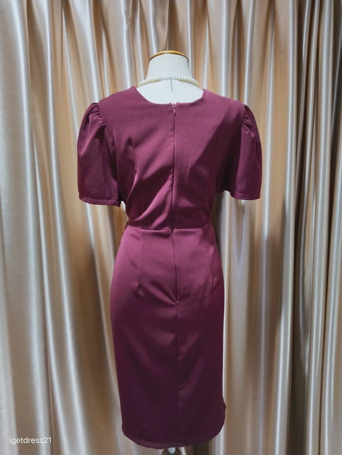 (PRE-LOVED) เดรสสั้นสีแดง แขนสั้นกระโปรงจับจีบผ้าฮานาโกะ(2XL) มือ2