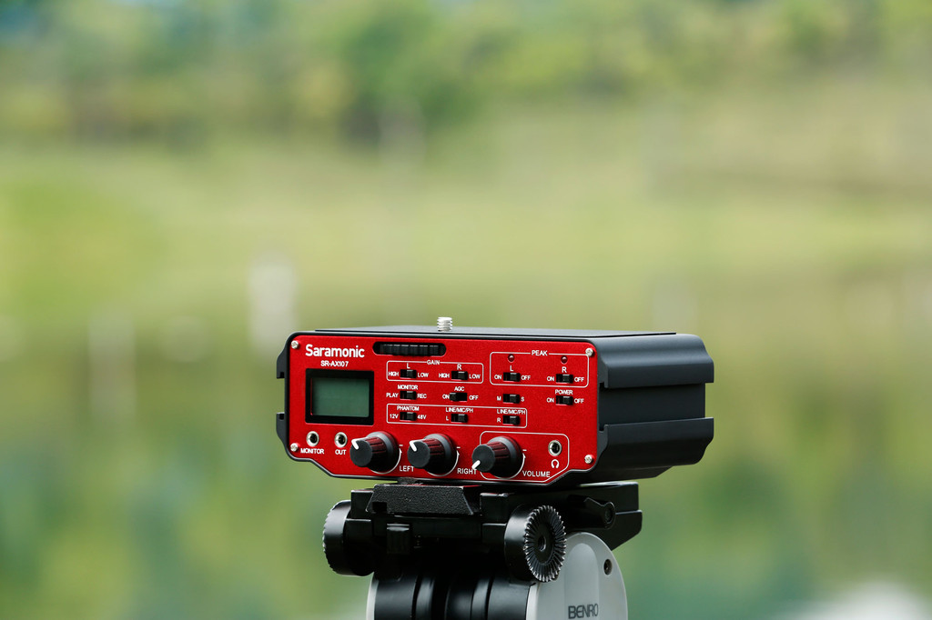 Saramonic SR-AX107 Two-Channel XLR Audio Adapter with Preamplifiers รับประกันศูนย์ไทย 1 ปี