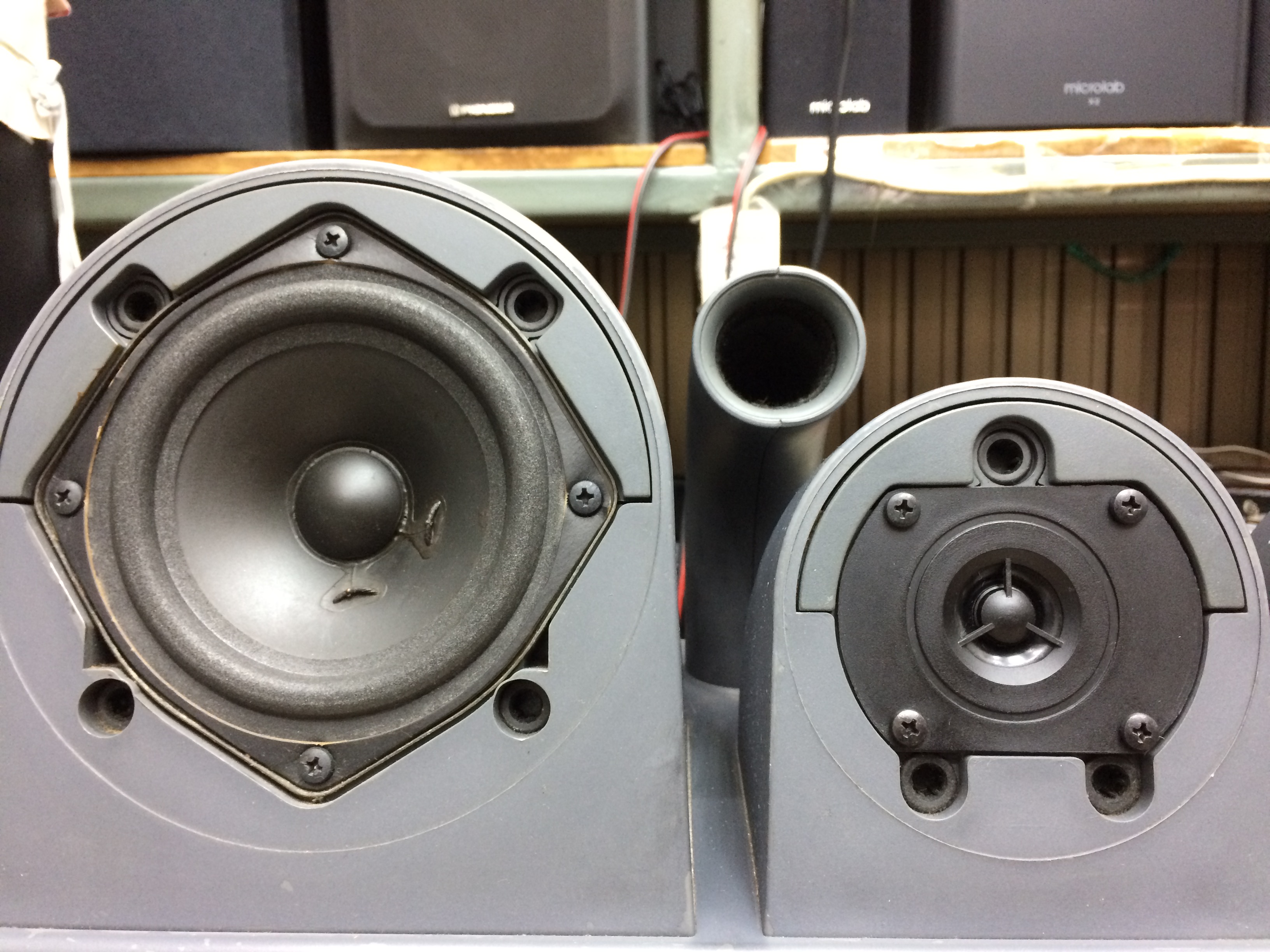 ลำโพง Yamaha AST-SC30