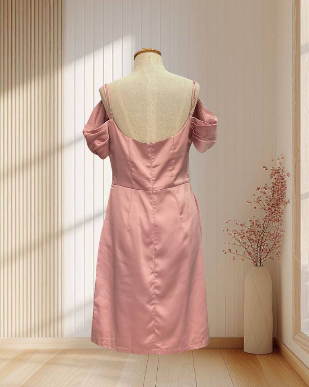 (PRE-LOVED) ราตรีสั้นสีชมพู สายเดี่ยวโอบไหล่ ไซส์ L